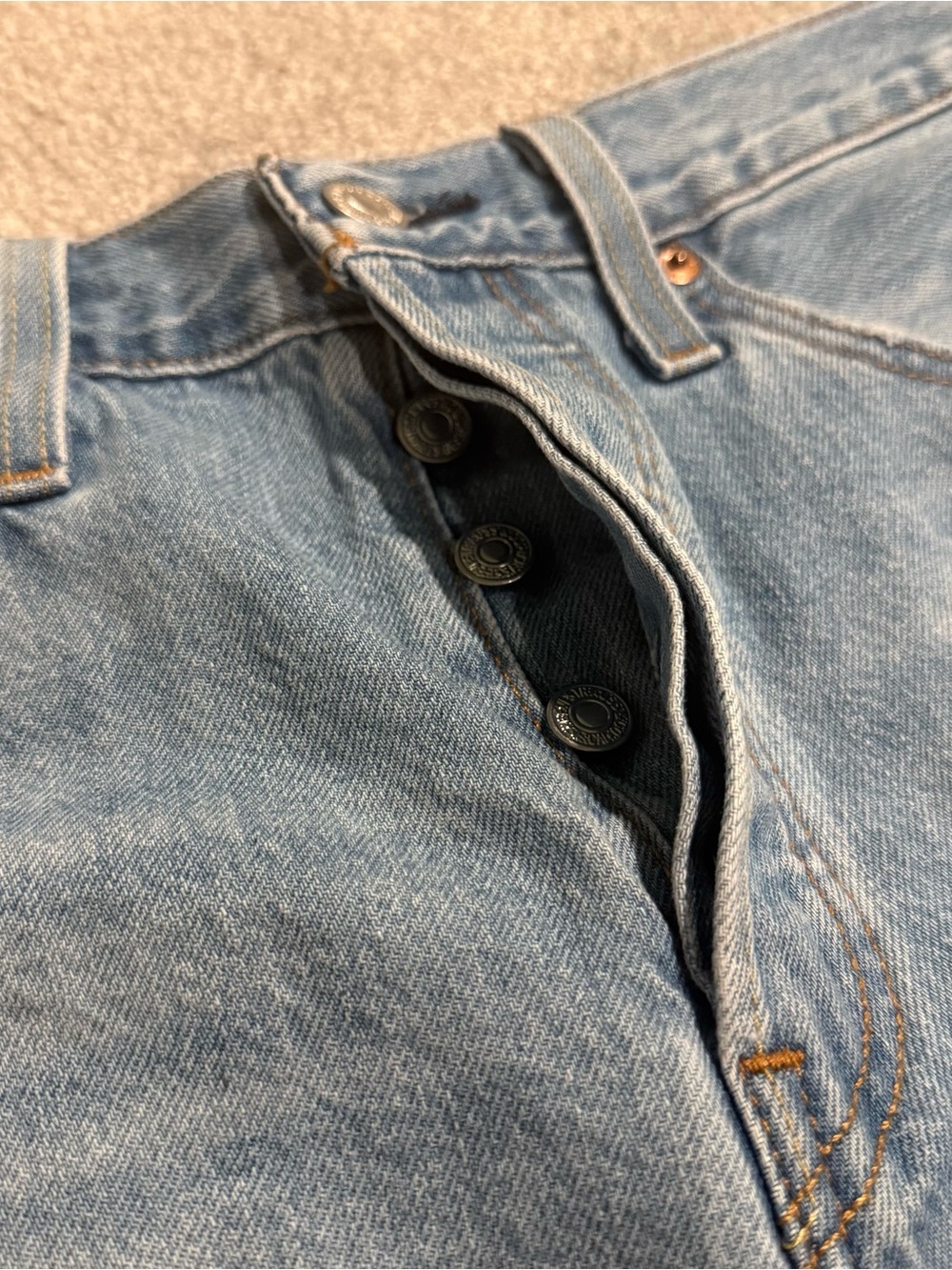 Levi's Light Wash Frayed Denim Cutoff Summer Shorts size 28 Excellent Condition - Picture 11 of 11